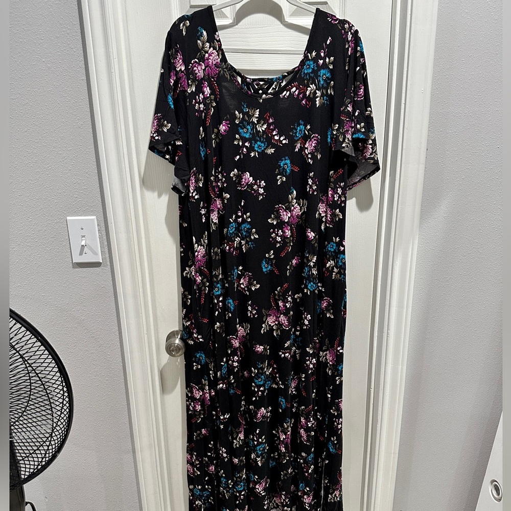Black long maxi dress with pockets!